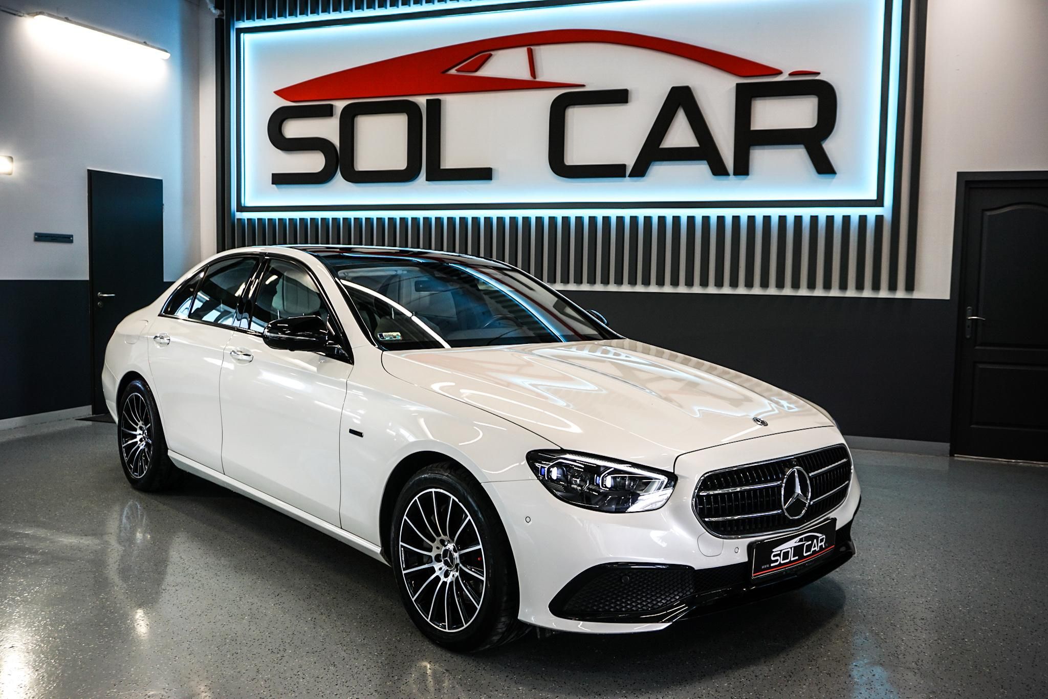 MERCEDES-BENZ E 300 de 4Matic 9G-TRONIC Plug-in hybrid AVANTGARDE/MULTIBEAM/AMG STYLING/MASSAGE/COCKPIT/HUD/PANO/BURMESTER/360/TYPE 2!